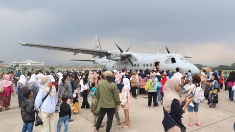 Ramai-Ramai Warga ke Lanud Husein Sastranegara, Melihat Alutsista Udara TNI yang Canggih