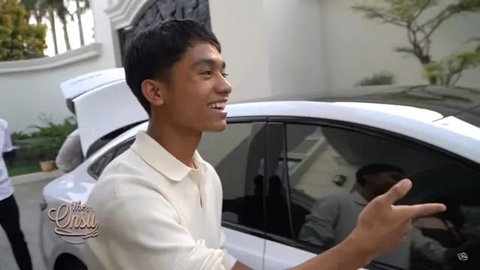 7 Potret Kebahagiaan Betrand Peto Dapat Mobil Listrik Mewah dari Ruben Onsu untuk Kuliah