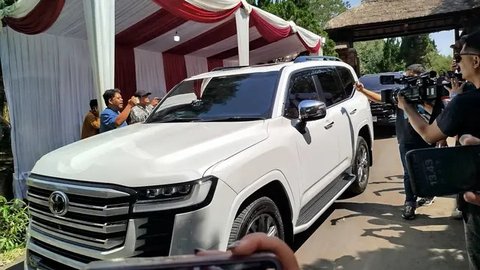 Mengupas Harga Mobil Toyota Land Cruiser yang Ditumpangi Gibran ke Hambalang