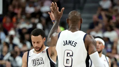 Kata LeBron James soal Kemungkinan Bermain Satu Tim Lagi dengan Stephen Curry