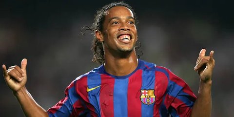 Gara-Gara Ronaldinho Bawa 20 Orang, MU Gagal Rekrut di 2003