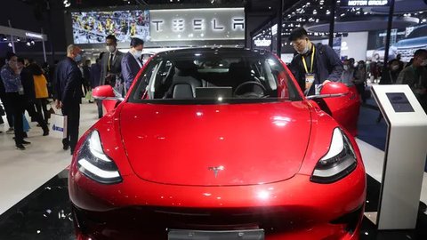 Menteri Bahlil: Indonesia akan Kirimkan Bahan Baku Baterai ke Tesla