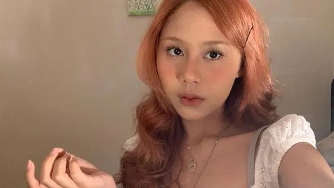 Cantik dan Elegan, 6 Gaya Nadin Amizah dengan Gaun Putih di Atas Panggung hingga Aktivitas Harian