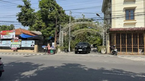 Pertama Kali dalam 10 Tahun, Jokowi Keluar Rumah Tanpa Iring-Iringan Mobil Paspampres