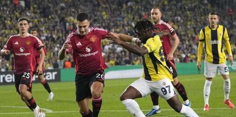 Paul Scholes Salahkan Diogo Dalot Usai MU Gagal Menang saat Laga Lawan Fenerbahce