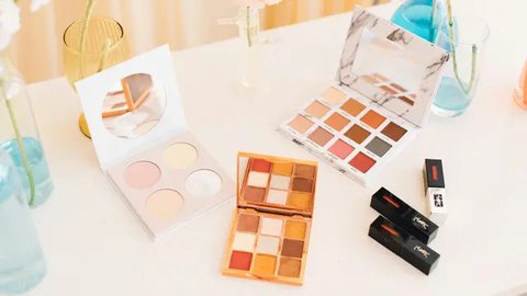 Trik Mudah Dapatkan Tampilan Foxy Eyeshadow Antiribet untuk Pemula