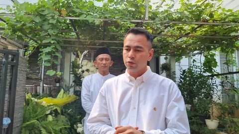 Ikut Berduka, Raffi Ahmad Kenang Kebaikan Mendiang Ayah Uya Kuya saat Berhaji di Tanah Suci