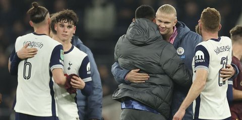 Ini Momen Pep Guardiola dan Pemain Manchester City Tertawa Lepas Meski Kalah dari Tottenham, Videonya Viral!