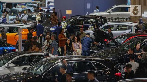 GIIAS 2024 Mencatat Transaksi Mencapai Rp 20 triliun, menunjukkan perkembangan positif dalam industri otomotif.