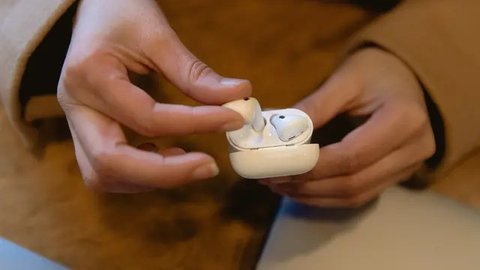 Efek Penggunaan Earphone Wireless, Apakah Berbahaya buat Otak?