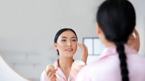 Cara Mencerahkan Wajah dan Menghilangkan Bekas Jerawat dengan Skincare Murah Dibawah 100 Ribu Rekomendasi TikTok