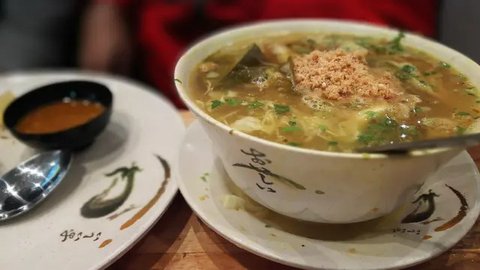 Cara Membuat Soto Ayam Bening, Lengkap dengan Sambal yang Bisa Dicoba Dirumah