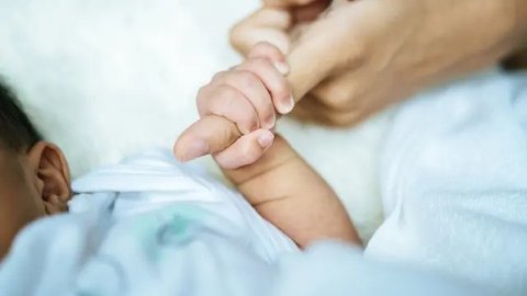 Kokain Ditemukan di Tubuh Seorang Bayi Berusia Sebulan, Polisi Tangkap Orang Tuanya