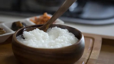 Cara Masak Bubur Nasi Cepat Tanpa Takut Gosong