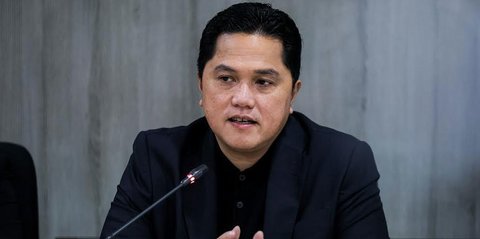 Melihat Momen Keakraban Bung Towel dan Erick Thohir Nonton Timnas Indonesia Vs Laos di Stadion Manahan