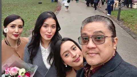 Momen Dede Yusuf Dampingi Alifiya Sang Putri Tercinta Wisuda S2 di Inggris, Dapat Penghargaan Nilai Tertinggi dan Disertasi Terbaik