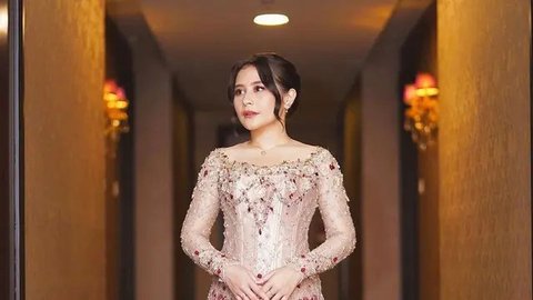 Ide Kebaya Modern yang Pas untuk Hijabers dan Penggemar Rok