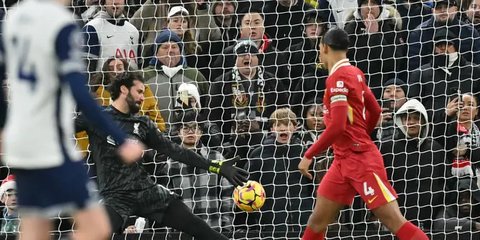 Hasil Liga Inggris Tadi Malam: Liverpool Kokoh di Puncak, MU Menyedihkan