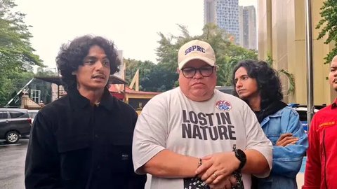 Vadel Badjideh Kesal Kepada Band Radja, Karena Wajahnya Ditutupi Gambar Monyet di Video Klip Terbaru