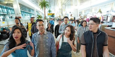 Harga Outfit Saltum Nagita Slavina saat Temani Raffi Ahmad Kunjungan Kerja ke Bandara Soekarno-Hatta Bikin Melongo