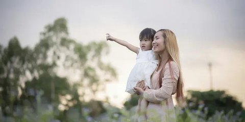 Kenali Apa Itu Jellyfish Parenting, Pengasuhan yang Biarkan Anak Beradaptasi Sendiri dengan Lingkungan