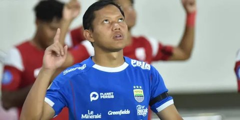 Berkontribusi Positif untuk Tim, Persib Bandung Resmi Kontrak Permanen Adam Alis Selama 2,5 Tahun