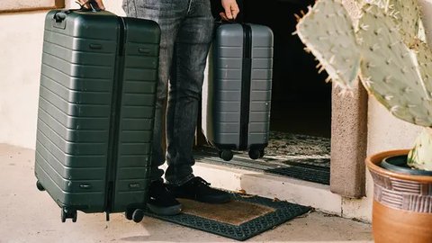 Politikus Ini Dituduh Curi Koper di Sejumlah Bandara, Langsung Dipecat Parpol