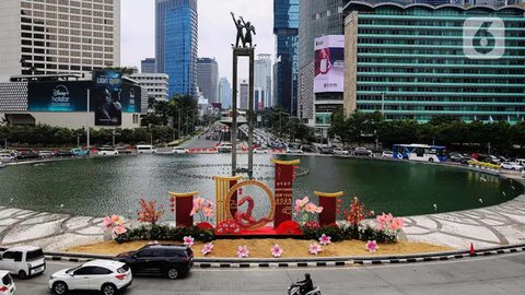 FOTO: Ornamen Imlek Hiasi Bundaran HI