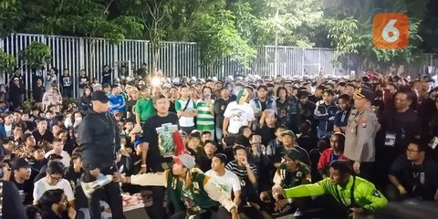 Bonek Demo Skuad Persebaya usai Gagal Menang dalam 5 Laga Terakhir, Pemain hingga Pelatih Sampai Turun Tangan