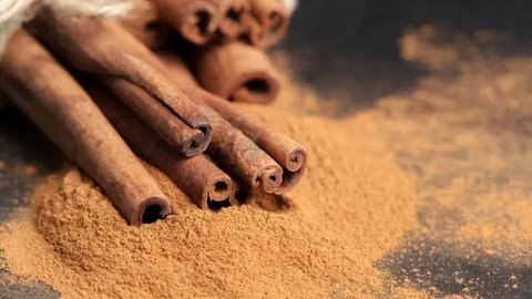 9 Manfaat Menambahkan Bubuk Kayu Manis ke dalam Segelas Susu, Termasuk Turunkan Berat Badan