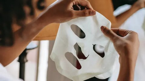 Cara Mengaplikasikan Sheet Mask agar Hasilnya Optimal dan Sempurna
