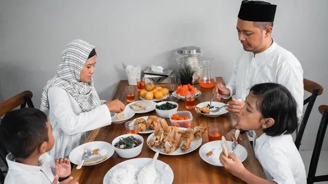 Jadwal Buka Puasa Hari Ini Makassar Maret 2025, Dianjurkan untuk Tak Langsung Makan Berat