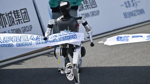 Pertama Kali di Dunia China Gelar Lomba Marathon Manusia Lawan Robot, Siapa Menang?