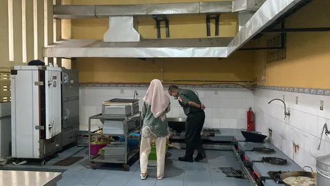 Siswa di Kudus Temukan Ulat dan Lauk Basi dalam Sajian MBG