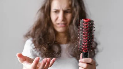 Ternyata Kebiasaan Merokok Bisa Menyebabkan Rambut Rontok, ini Faktanya