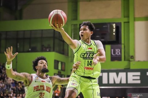 Persaingan Ketat IBL 2025: Pelita Jaya Rebut Puncak Klasemen, Tiga Besar Raih Poin Sama!