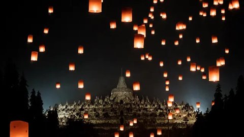 FOTO: Cantiknya Ribuan Lampion Terangi Candi Borobudur saat Puncak Perayaan Waisak 2025