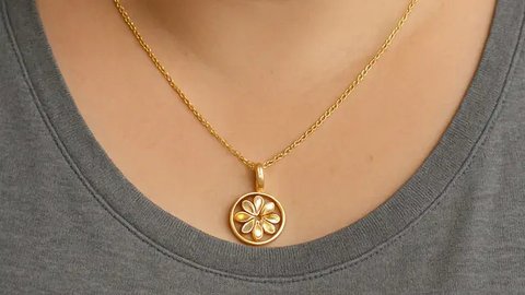 Inspirasi 5 Model Kalung Emas untuk Orang Bertubuh Besar, Tampil Cantik dengan Desain Terbaru yang Elegan