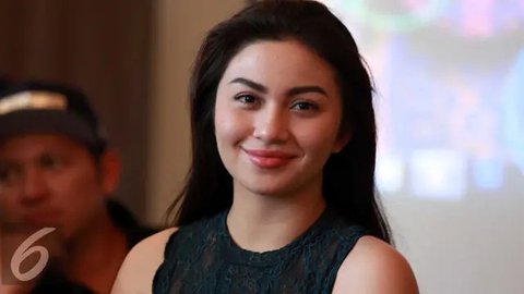 Tak Gengsi, Potret Ariel Tatum Makan Cuanki Pinggir Jalan Ditemani Daffa Wardhana