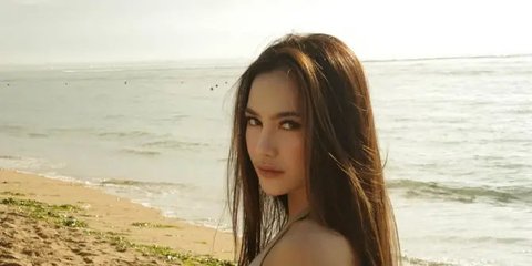 4 Potret Mahalini Raharja Pakai Tampil Effortless Pakai Tank Top Earth Tone saat Pulang Kampung ke Bali