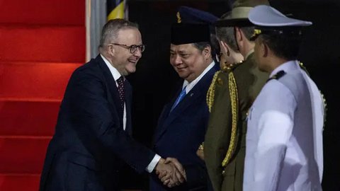 FOTO: Momen PM Australia Anthony Albanese Tiba di Jakarta Disambut Dua Menteri Prabowo