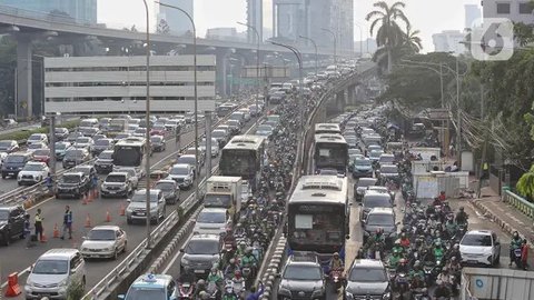 FOTO: Emisi Kendaraan Bermotor Jadi Penyumbang Terbesar Polusi Udara di Jakarta