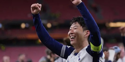 Potret Son Heung-min usai Kemenangan di Liga Europa, Momen Bareng Park Seo-joon Langsung jadi Perhatian