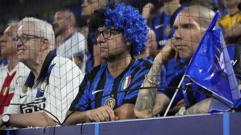 Fans AC Milan Ejek Inter Milan: Nol Trofi, Kemarin Istanbul Hari Ini Munich, Besok Semua ke Psikolog