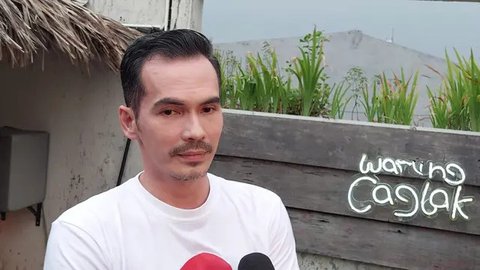 Tak Terima Rumah Dihancurkan, Atalarik Syach Datangi Pengadilan Negeri Cibinong Ambil Berkas Eksekusi