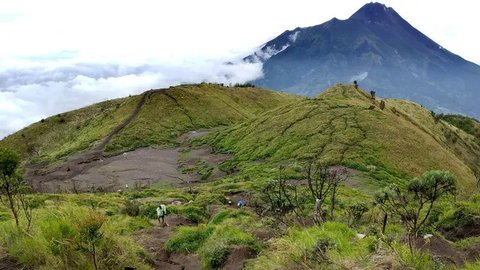 Viral Open Trip Kapling Area Camping di Gunung Merbabu