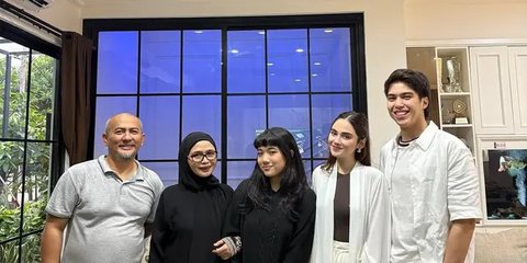 Potret Kebersamaan El Rumi Rayakan Lebaran Iduladha di Rumah Syifa Hadju, Sudah Akrab dengan Calon Mertua dan Para Ipar