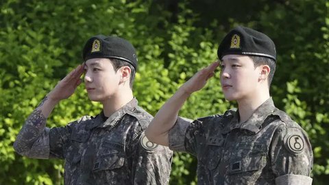 Momen Lucu dan Gemas Jimin  dan Jungkook BTS Usai Lulus Wajib Militer, Malah Canggung di Depan Banyak Kamera