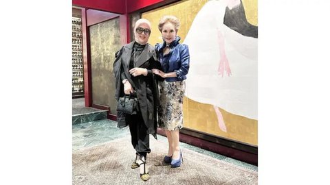 Gaya Glamor, Syahrini dan Dewi Soekarno saat Makan Bersama di Restoran Mewah
