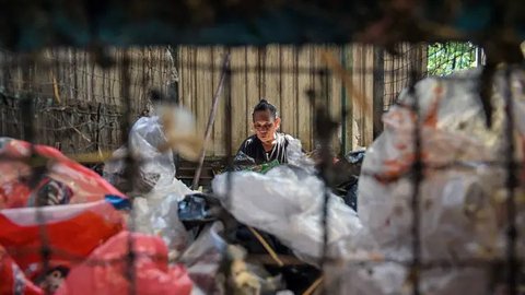 FOTO: Indonesia Jadi Negara Penghasil Polusi Plastik Terbesar Ketiga di Dunia